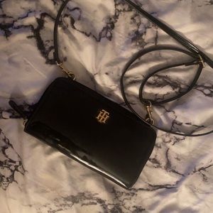 Black tommy hilfiger bag